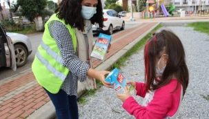 Halk Süt paketleri  çocuklarla buluşuyor