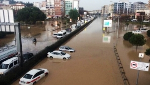 İzmir'deki sel felaketinde can kaybı 2'ye yükseldi