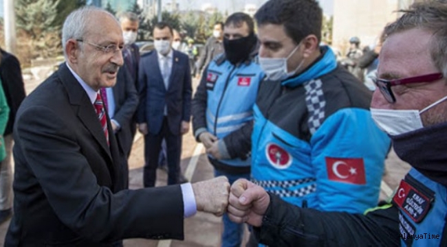 Kılıçdaroğlu ve Ağbaba CHP Genel Merkezi'nde motokuryecilerle bir araya geldi.