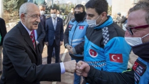 Kılıçdaroğlu ve Ağbaba CHP Genel Merkezi'nde motokuryecilerle bir araya geldi.