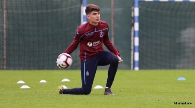 Üç kalecisi Kovid-19'a yakalanan Trabzonspor'da, Başakşehir maçında kaleyi lise öğrencisi Moradaoğlu koruyacak