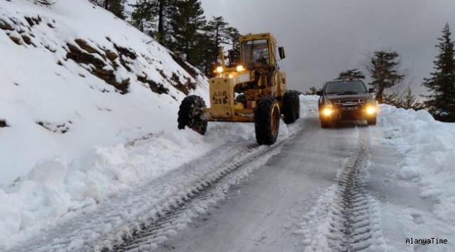 Alanya'da karla kapanan yollar açılıyor 