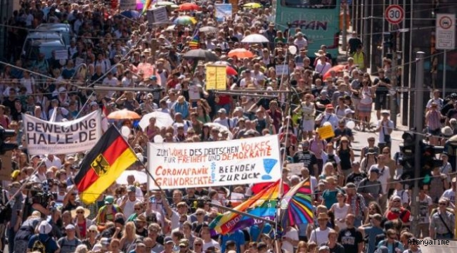 Avrupa kentlerinde Kovid-19 protestoları: Binlerce kişi kısıtlamalara karşı sokağa çıktı