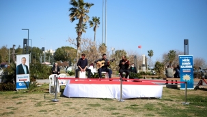 Canlı Müzik Performansı 'Müzik Şehrin Kalbinde' moral veriyor