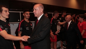Cumhurbaşkanı Erdoğan, Türk A Milli Futbol Takımı'nı tebrik etti