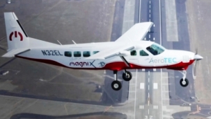 En geniş kapasiteli elektrikli uçak havalanmaya hazır