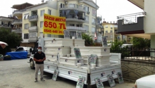 İnsanlar evde kalınca mezarcılar vatandaşın ayağına geldi