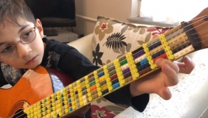 İTÜ'lü akademisyenlerin geliştirdiği 'Lego Mikrotonal Gitar', seyirci oylamasında dünya birincisi oldu