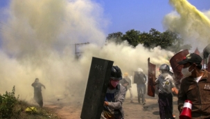 Myanmar'daki gösterilerde 2 kişi öldü, iş yerleri kapandı