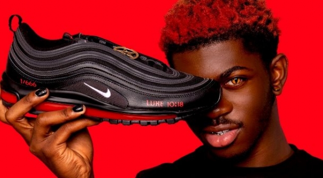 Nike içinde insan kanı olan 'şeytan ayakkabıları' üreten firmaya dava açtı