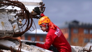 Ojeli elleriyle hayat kurtarıyorlar...