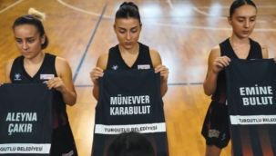 Öldürülen kadınların isimleri formalarda