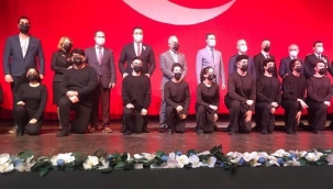 REKTÖR KALAN 18 MART ÇANAKKALE ZAFERİ KUTLAMALARINA KATILDI