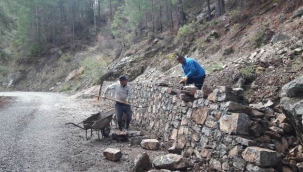 Bayır mezarlığına 250 metre kare duvar