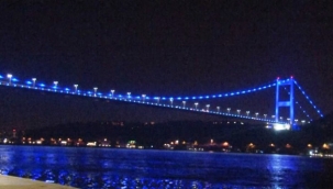 Fatih Sultan Mehmet Köprüsü 'Dünya Otizm Farkındalık' gününde maviye büründü