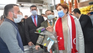 İYİ Parti Genel Başkanı Akşener'den Yüksekova'da esnaf ziyareti: Karpuz gibi ikiye bölündük
