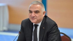 Kültür ve Turizm Bakanı Ersoy, "Aşılama programında önceliği açık olan tesislere veriyoruz.