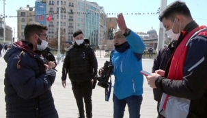 Taksim Meydan'da seyyar satıcılar gazeteciyi darp etti