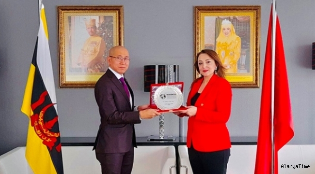 ULUSKON Genel Başkanı Nezaket Emine Atasoy Brunei Ankara Büyükelçisine ziyarette bulundu