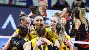 VakıfBank, yarı final serisinde 1-0 öne geçti