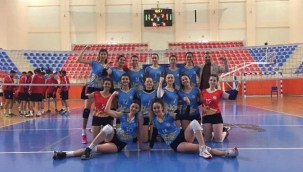 ALKÜ VOLEYBOL TAKIMI SÜPER LİG YOLUNDA