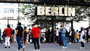 Almanya'da geri adım: Zorunlu izolasyon kalkmıyor