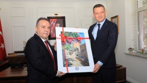 ANTALYA BÜYÜKŞEHİR BELEDİYE BAŞKANINDAN KAYMAKAM ÜRKMEZER'E ZİYARET