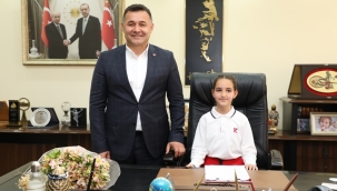 BAŞKAN YÜCEL KOLTUĞUNU MİNİK DALYA'YA DEVRETTİ