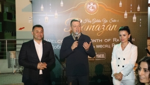 Başkan Yücel ve Alanya Kaymakamı Fatih Ürkmezer, Alanya'da yaşayan yerleşik yabancılar'la iftar sofrasında bir araya geldi.