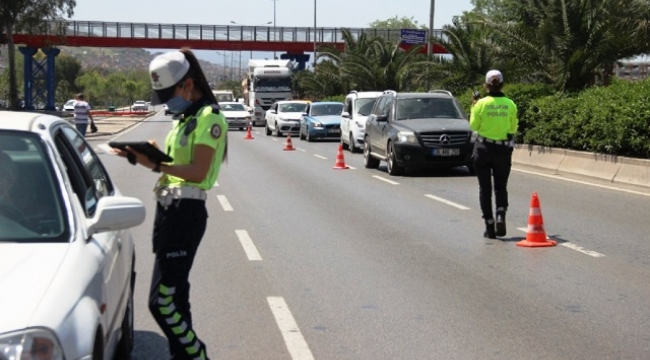 Bayram tatilinde 210 bin polis ve jandarma yollarda görev yapacak