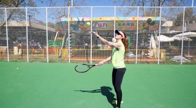 Büyükşehir'in yenilediği tenis kortları açıldı