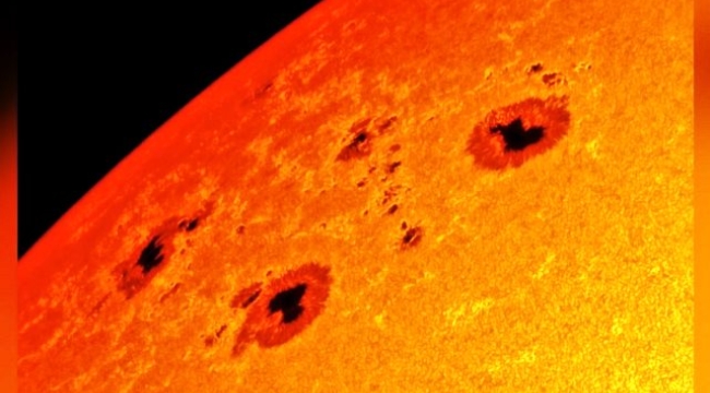 Dünya'yı yutacak büyüklükte Güneş lekeleri gözlemlendi