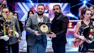 Kürşat Şahin dünya şampiyonlarını ringe çıkartıyor