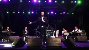 Mali Öztük'ten nostaljik şarkılar 