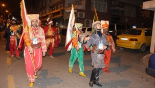 Mehter ordusu sahurda sokağa indi