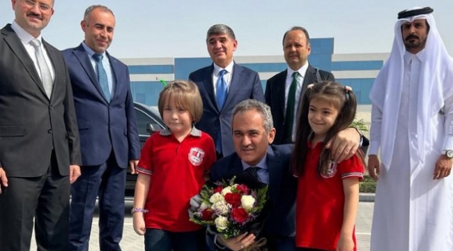 Milli Eğitim Bakanı Özer, Katar'daki Türk okulunu ziyaret etti