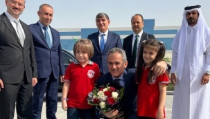 Milli Eğitim Bakanı Özer, Katar'daki Türk okulunu ziyaret etti