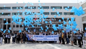 Otizme farkındalık için mavi balon uçurdular