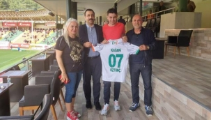 Protokol trübününde otizm farkındalığı