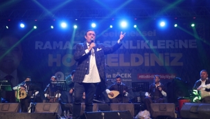 Ramazan Etkinliklerinde Şanlıurfa rüzgarı esti Mahmut Tuncer türkü ve esprileriyle coşturdu