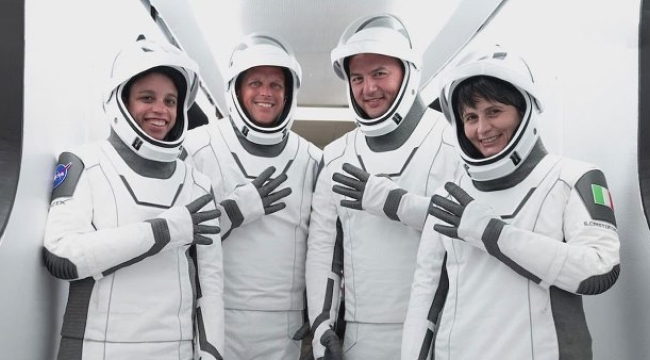 SpaceX, 'Crew-4' uçuşu ile uzaya 4 astronot gönderdi