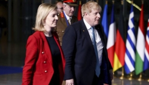 The Guardian: Johnson ve Truss, Rusya ile barışı engelleyip siyasi hırsları için Ukrayna'yı yakıyor