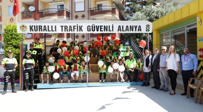 ALANYA BELEDİYESİ'NDEN TRAFİK HAFTASI'NDA ÖĞRENCİLERE TRAFİK EĞİTİMİ