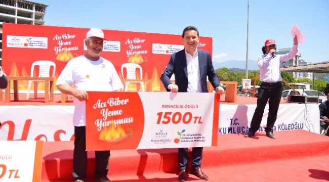 Antalya'daki festivalde 3 dakikada 285 gram acı biber yiyen kişi birinci oldu