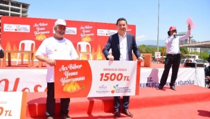 Antalya'daki festivalde 3 dakikada 285 gram acı biber yiyen kişi birinci oldu