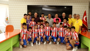 Atletico Bakü Alanya'dan ödüllerle uğurlandı