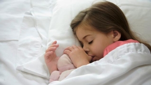 Bebeğinizi parmak emme alışkanlığından nasıl kurtarabilirsiniz?