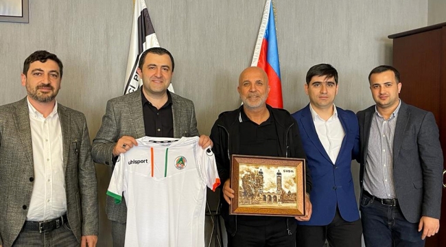 Çavuşoğlu Azerbaycan'da futbol kulüplerini ziyaret etti