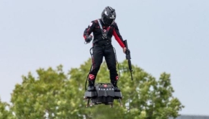 Fransa'da 'uçan adam' Zapata, 15 metre yüksekten göle çakıldı