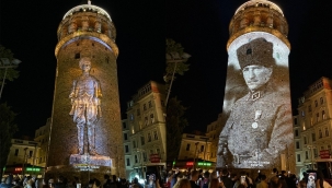 Galata Kulesi'nde özel ışıklandırmalarla 19 Mayıs kutlaması